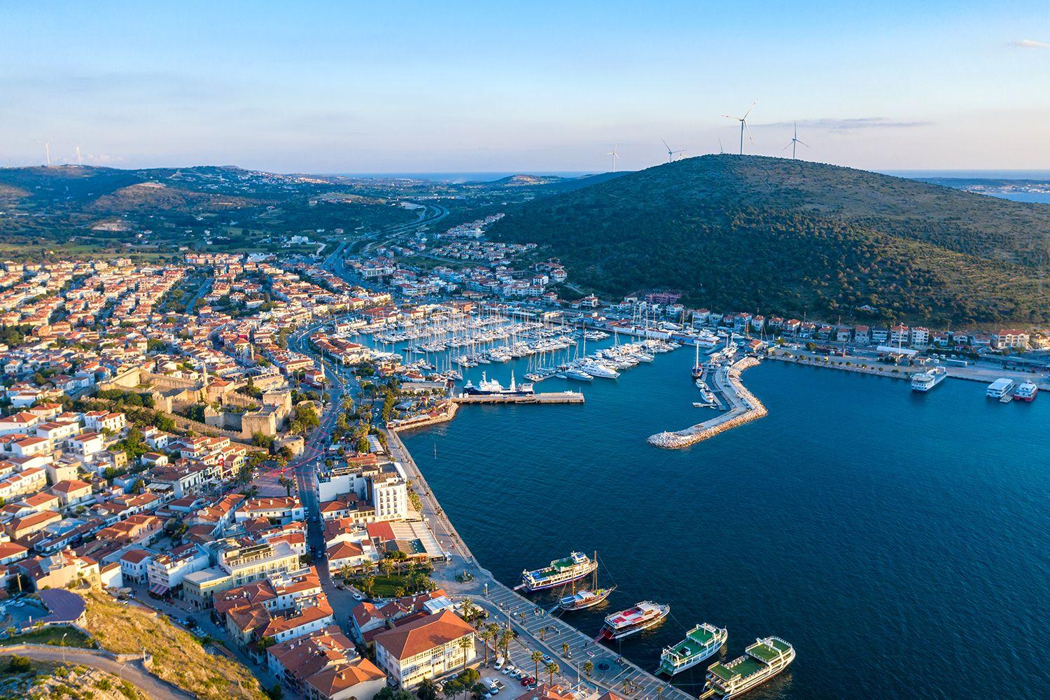 Çeşme'de marina ve kıyı